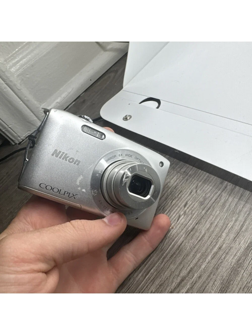 Nikon COOLPIX S3300 16.0MP Silver Digital Camera W/ Battery No Charger Tested